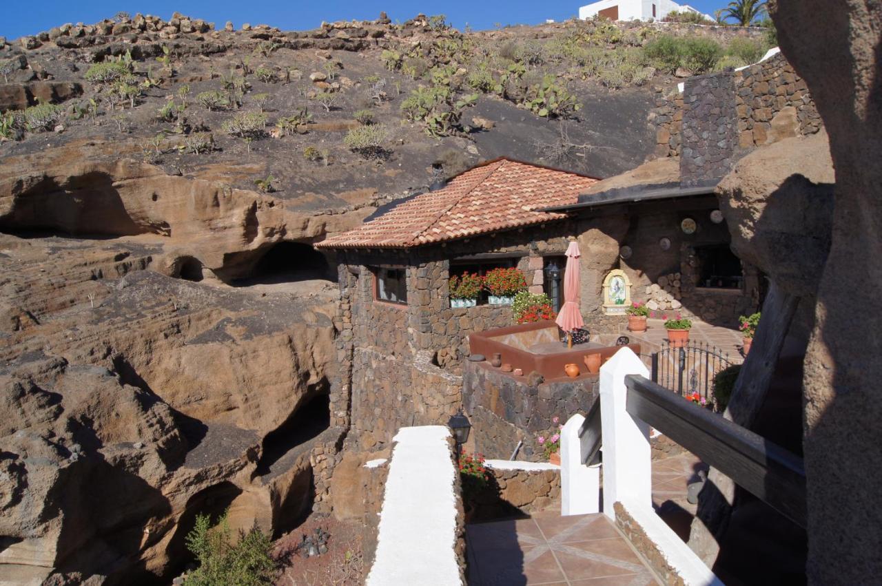 Castillo Lanzarote Villa Sophie - Luxury Villa -Sleep In A Volcanic Cave With Heated Pool Tías Exterior foto