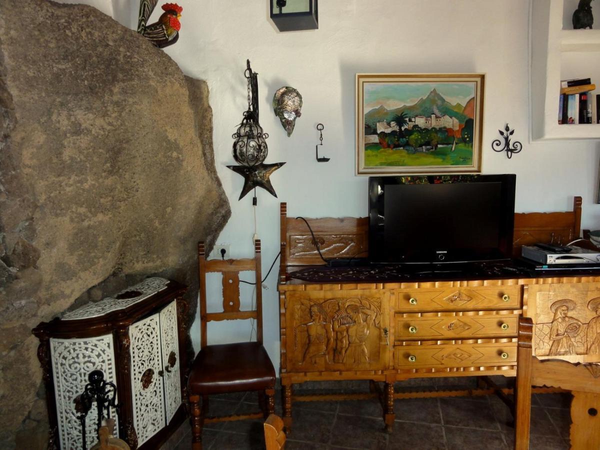 Castillo Lanzarote Villa Sophie - Luxury Villa -Sleep In A Volcanic Cave With Heated Pool Tías Exterior foto