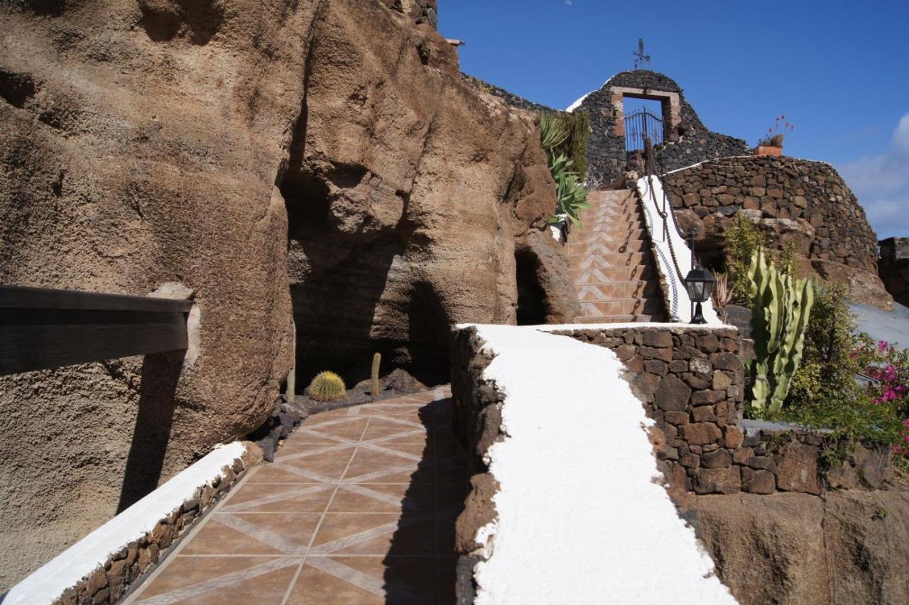 Castillo Lanzarote Villa Sophie - Luxury Villa -Sleep In A Volcanic Cave With Heated Pool Tías Exterior foto
