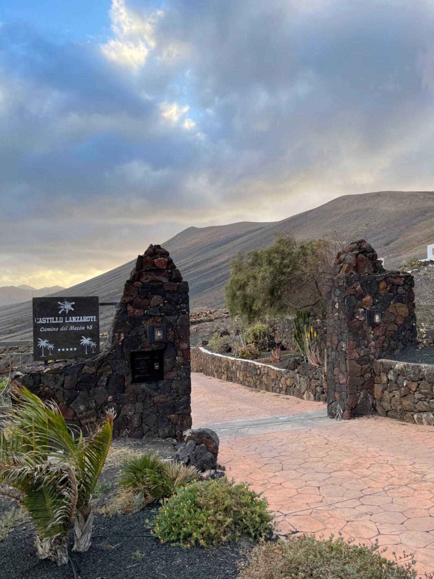 Castillo Lanzarote Villa Sophie - Luxury Villa -Sleep In A Volcanic Cave With Heated Pool Tías Exterior foto