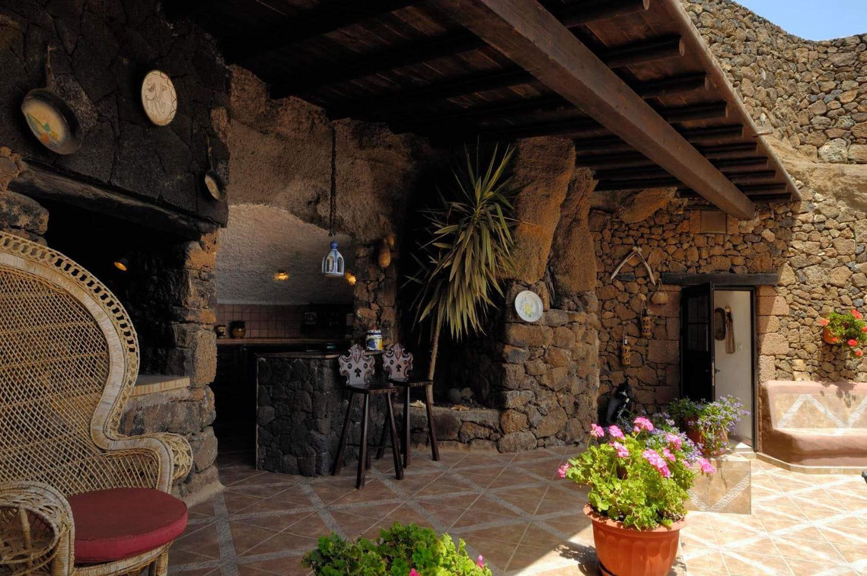 Castillo Lanzarote Villa Sophie - Luxury Villa -Sleep In A Volcanic Cave With Heated Pool Tías Exterior foto