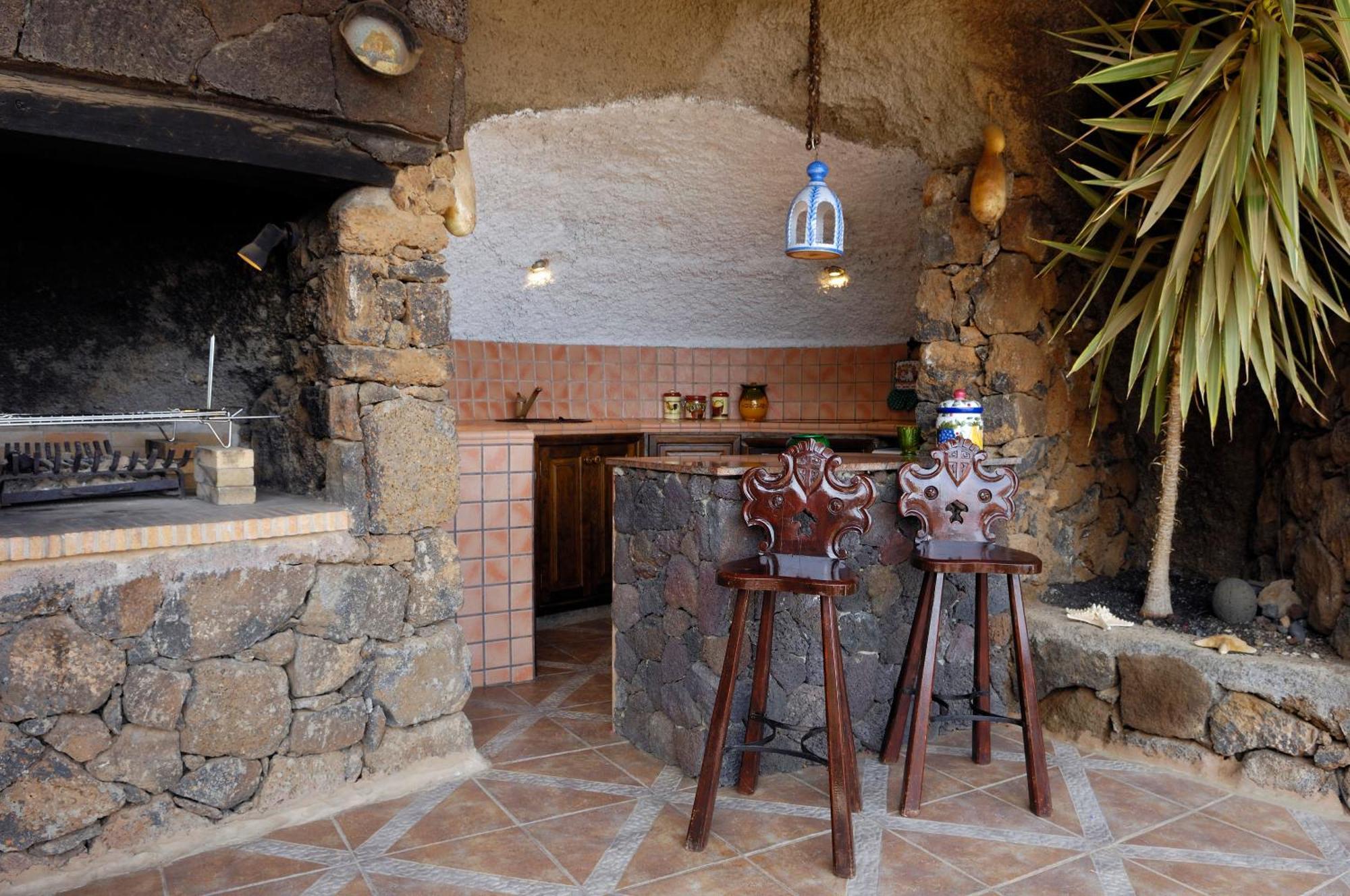 Castillo Lanzarote Villa Sophie - Luxury Villa -Sleep In A Volcanic Cave With Heated Pool Tías Exterior foto