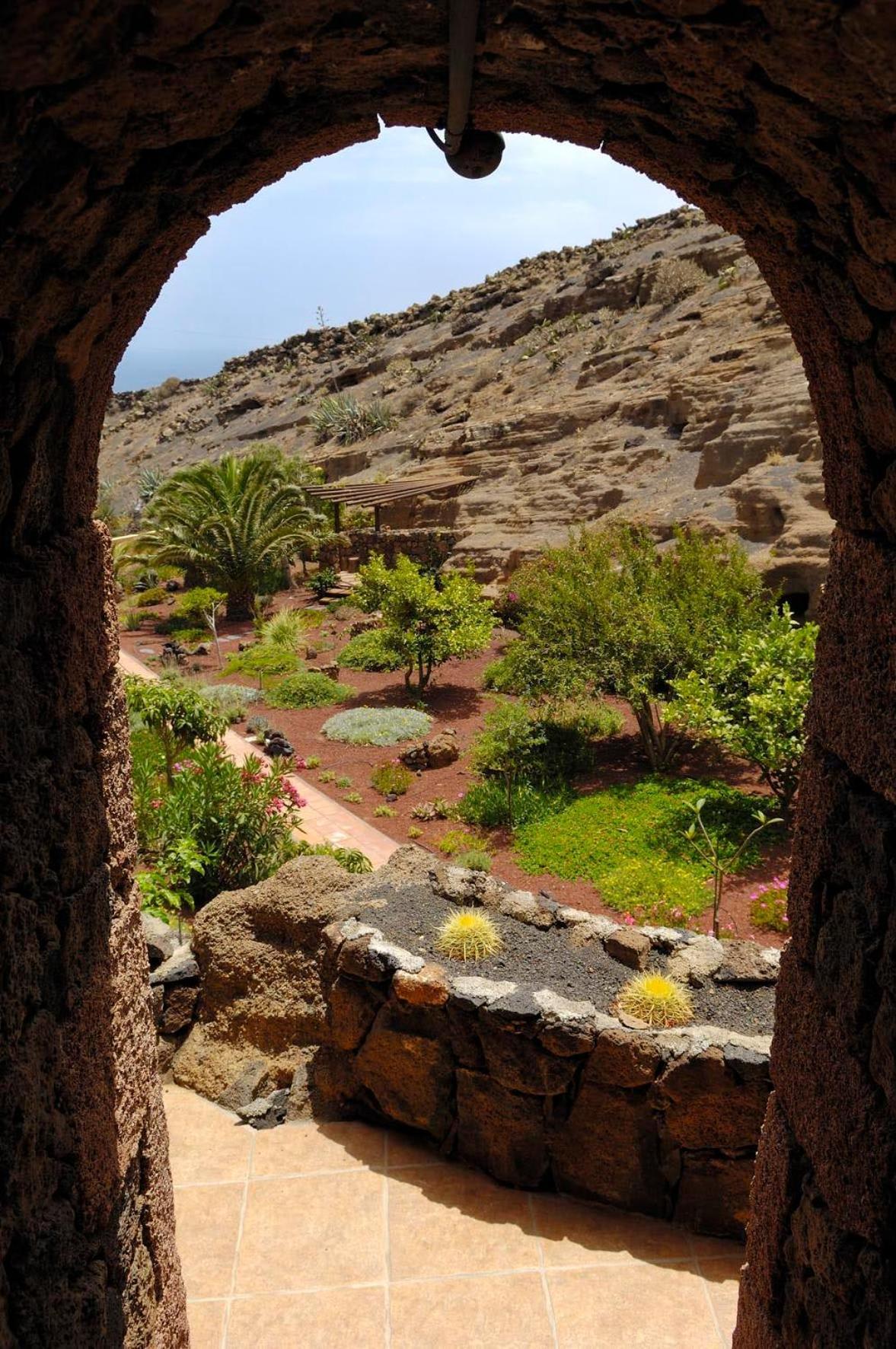 Castillo Lanzarote Villa Sophie - Luxury Villa -Sleep In A Volcanic Cave With Heated Pool Tías Exterior foto
