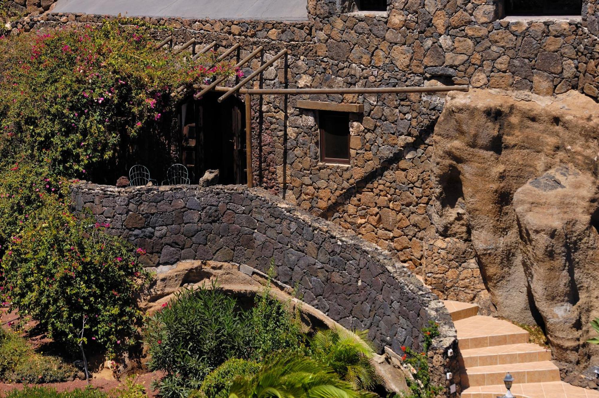 Castillo Lanzarote Villa Sophie - Luxury Villa -Sleep In A Volcanic Cave With Heated Pool Tías Exterior foto