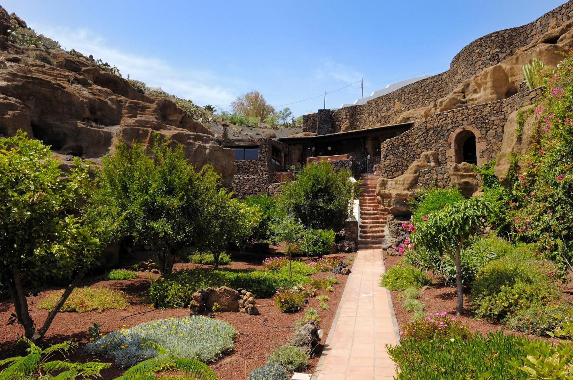 Castillo Lanzarote Villa Sophie - Luxury Villa -Sleep In A Volcanic Cave With Heated Pool Tías Exterior foto