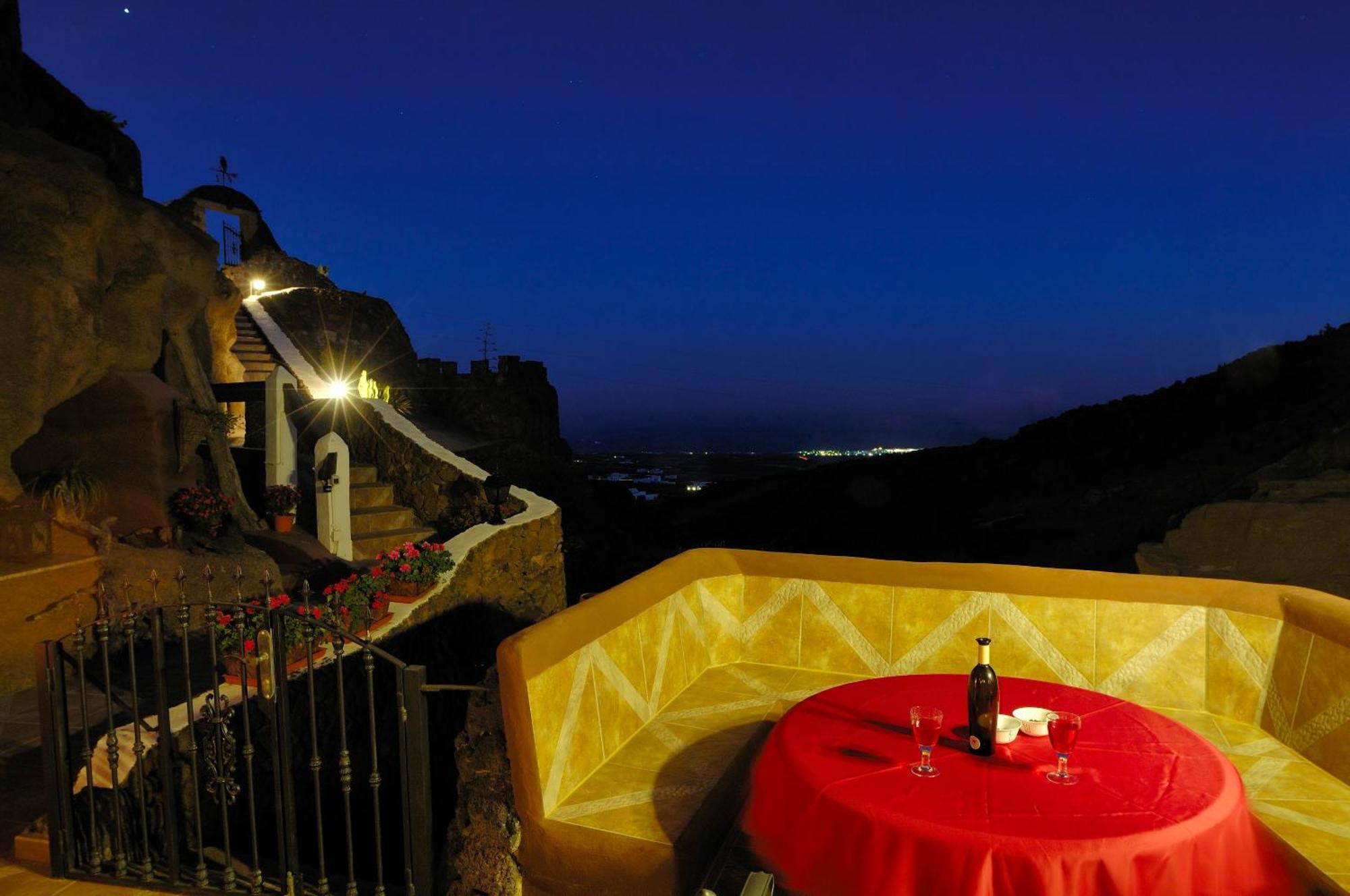 Castillo Lanzarote Villa Sophie - Luxury Villa -Sleep In A Volcanic Cave With Heated Pool Tías Exterior foto