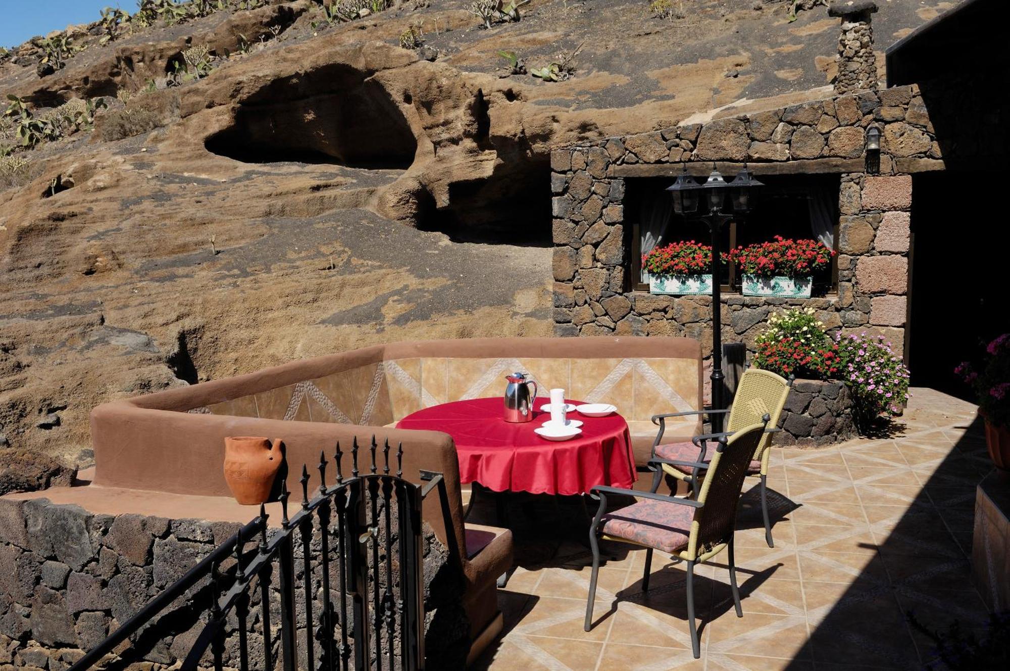 Castillo Lanzarote Villa Sophie - Luxury Villa -Sleep In A Volcanic Cave With Heated Pool Tías Exterior foto